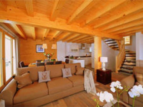Lavish Holiday Home in H r mence with Balcony